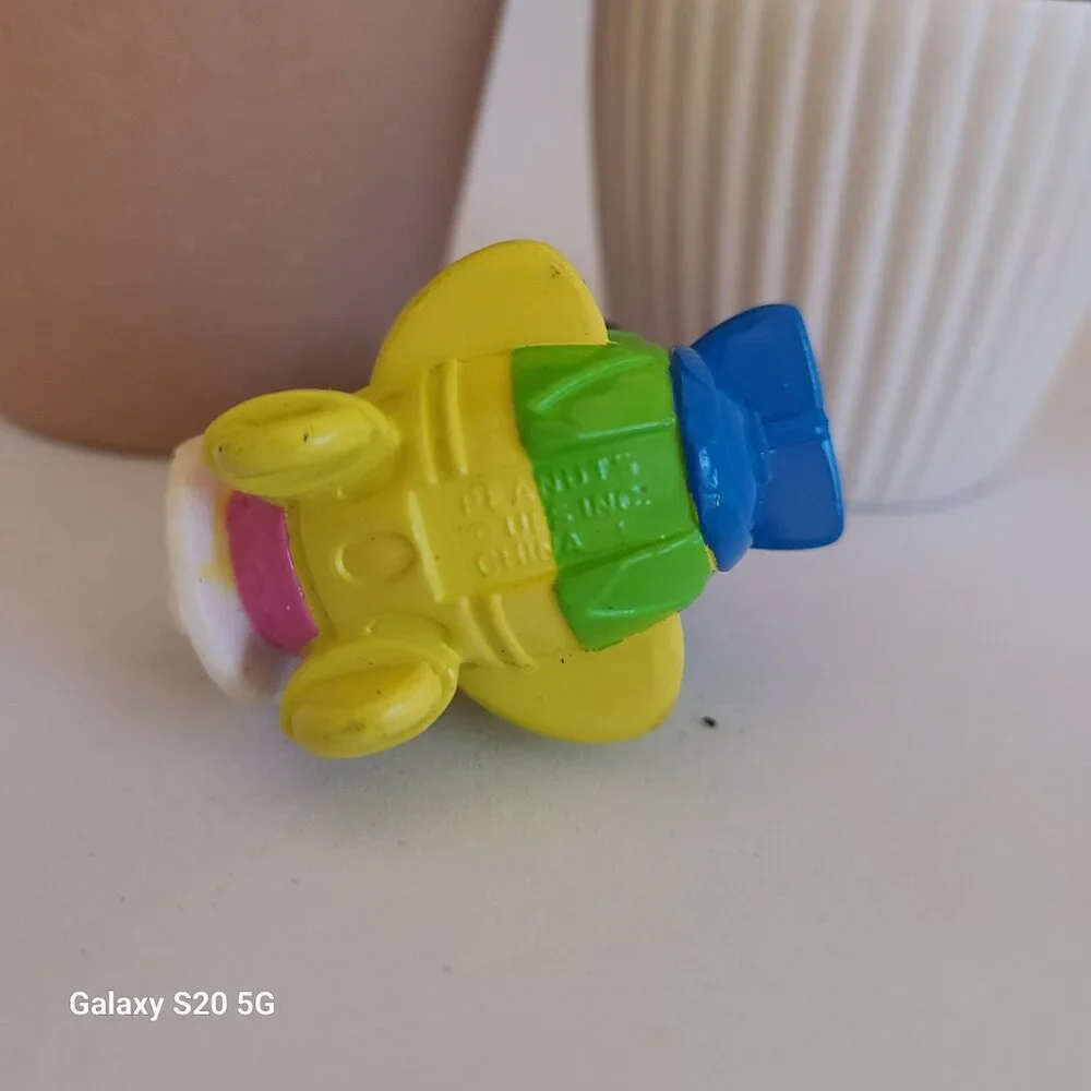 Unknown Brand Snoopy Flying An Easter‎ Egg Plane Keychain Multi-Color Vintage